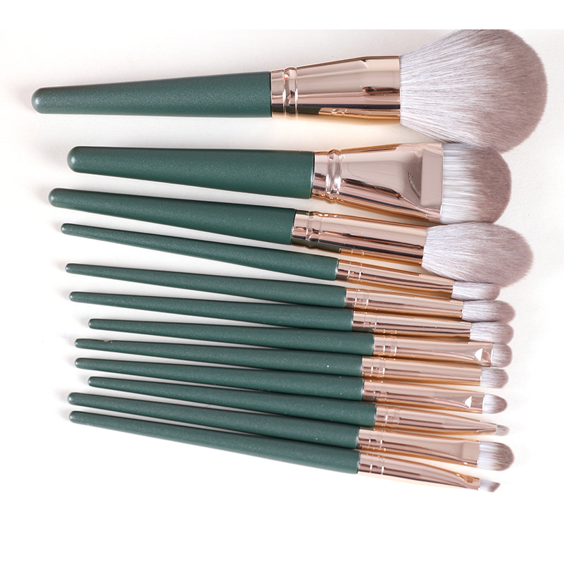 Green Fiber Brush Set 是一款热卖的新款 12 件套刷具